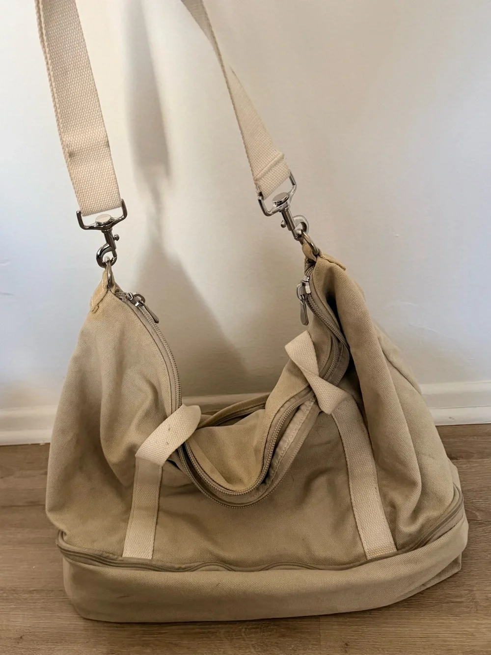 Lo & Sons Catalina Deluxe Weekend Duffel in Beige